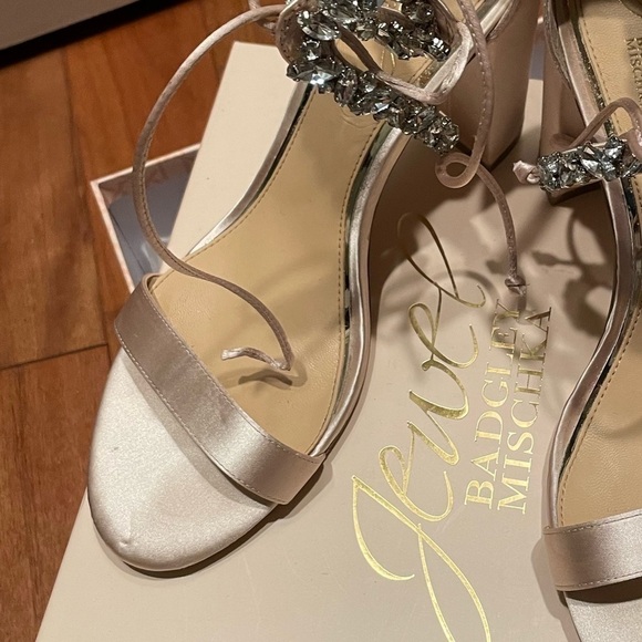 Badgley Mischka blush Block heels size 8.5 - Picture 6 of 7